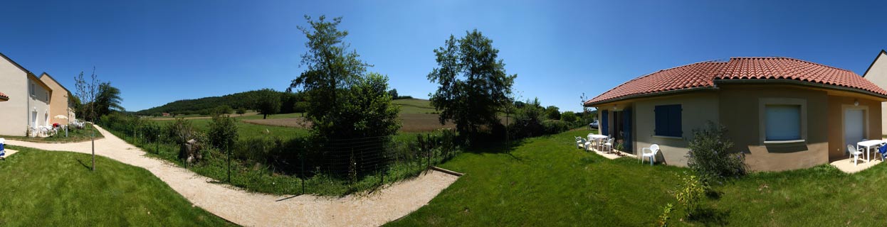 Montignac - Le Hameau du Moulin : Garden view